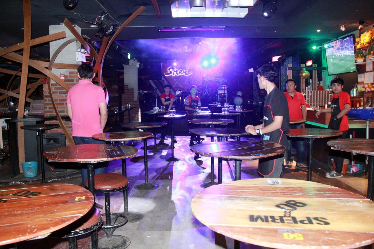โรงแรมเรือนทิพย์ เชียงราย Ruean Tip Hotel Ngoại thất bức ảnh