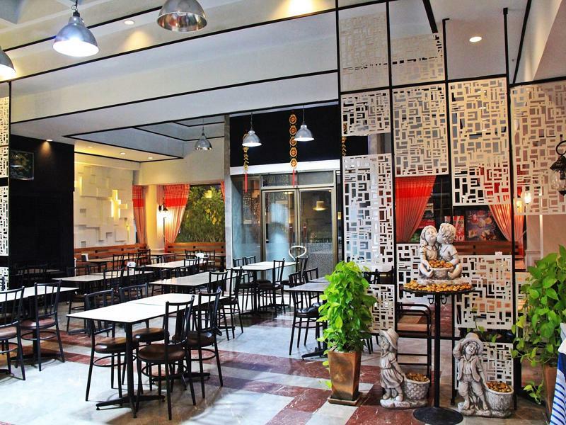 โรงแรมเรือนทิพย์ เชียงราย Ruean Tip Hotel Ngoại thất bức ảnh