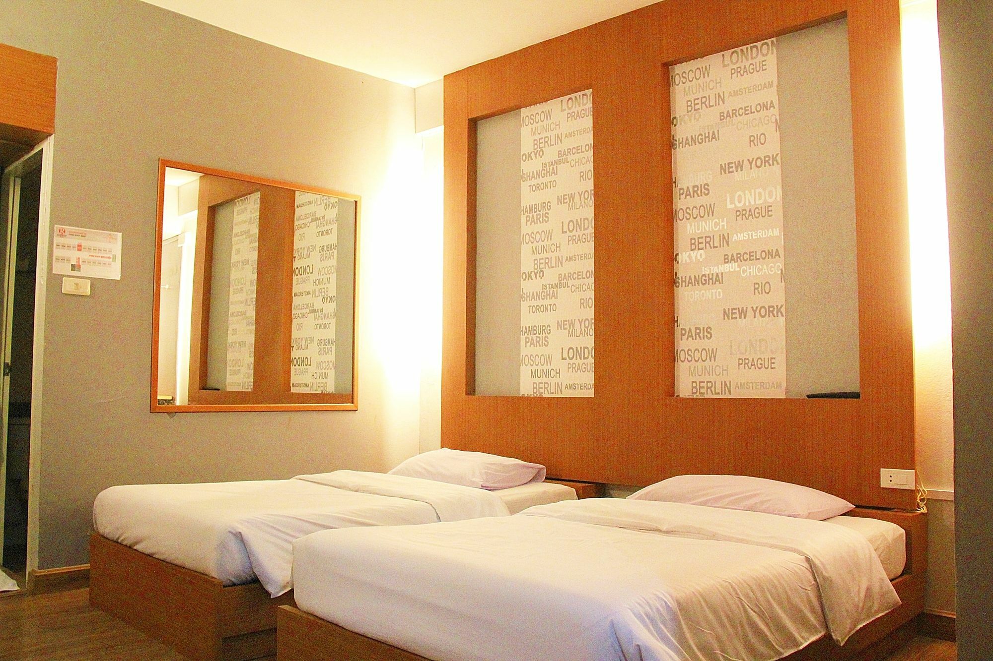 โรงแรมเรือนทิพย์ เชียงราย Ruean Tip Hotel Ngoại thất bức ảnh